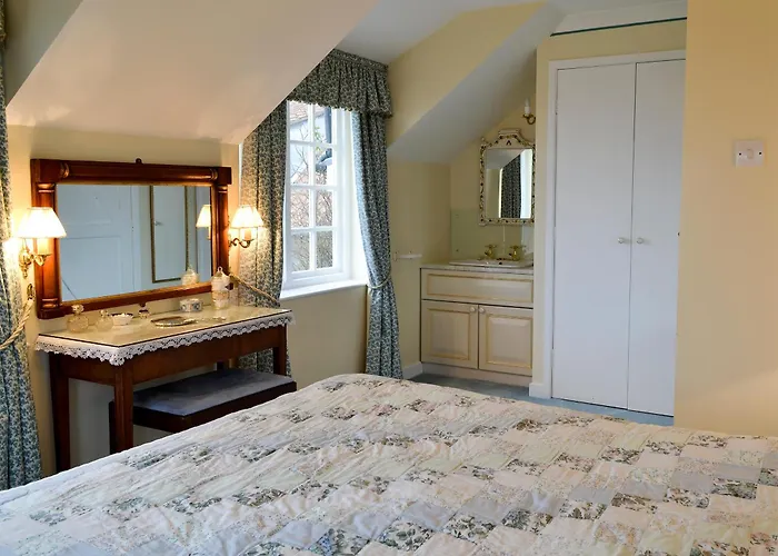 White Rose Robin Hood's Bay