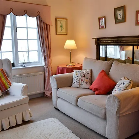 White Rose Nyaraló *